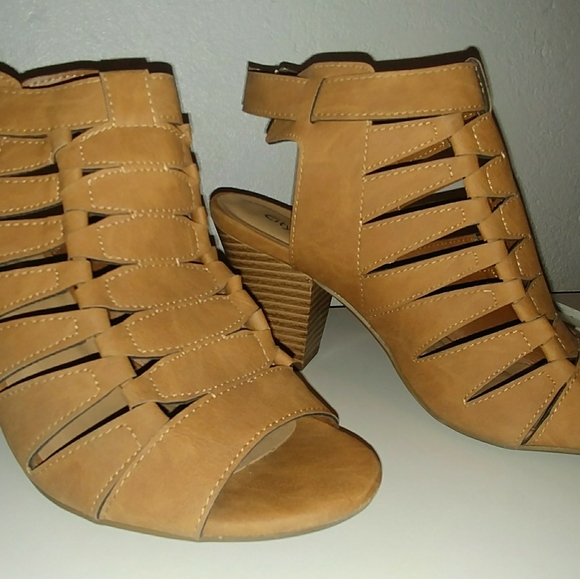 Sandal - Picture 2 of 4